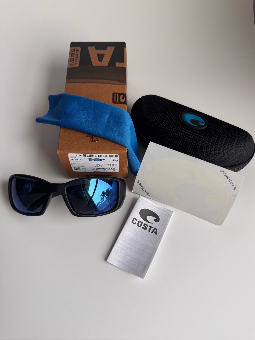 Brand New Costa Sunglasses With Blue Mirror 580p Lenses And Black Frame